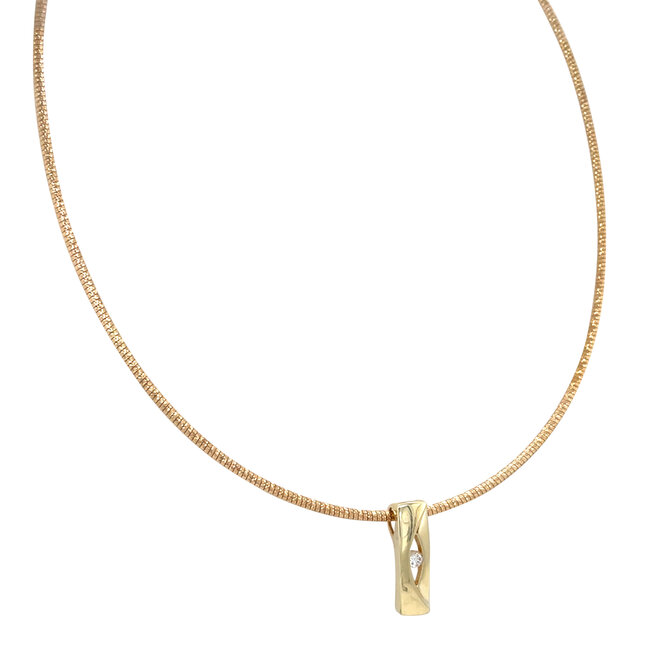 Goldener Armreif mit Diamantanhänger 14 Karat