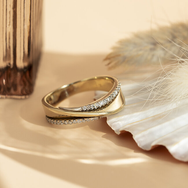 Golden hammered ring with diamond 14 kt