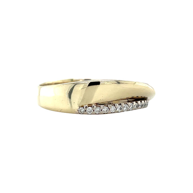 Golden hammered ring with diamond 14 kt