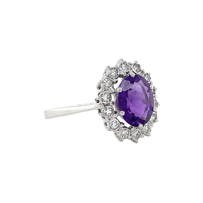 Witgouden entourage ring met amethist en diamant 14 karaat