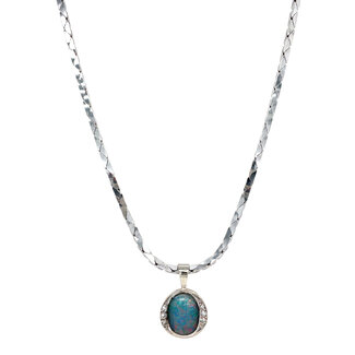 Witgouden collier met opaal