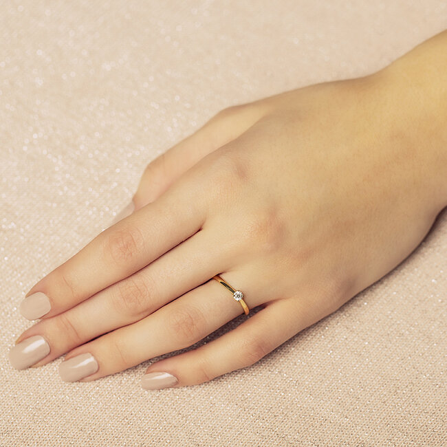Goldener Solitärring mit Diamant 14 kt