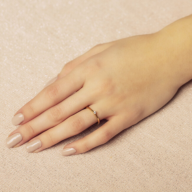 Goldener Solitärring mit Diamant 14 kt