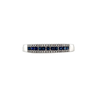 White gold ring with sapphire and diamond