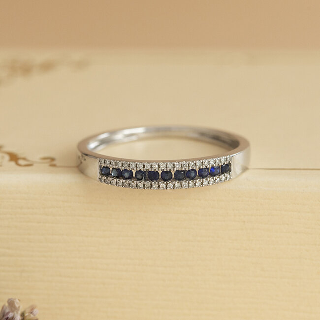 White gold ring with sapphire and diamond 14 karat