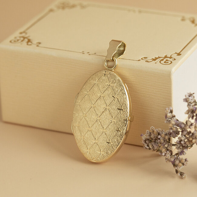 Gold medallion pendant 14 karat