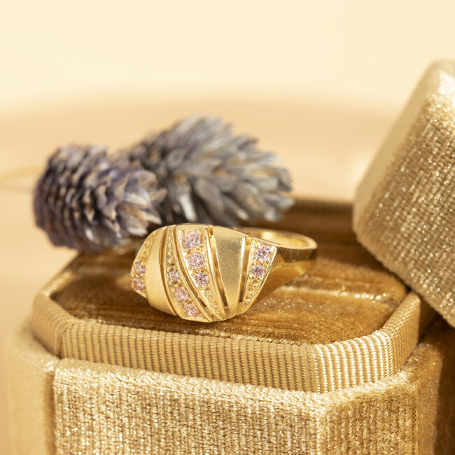 Gouden ring met roze zirkonia 14 karaat