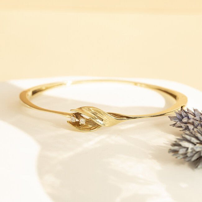 Gouden bangle met diamant 14 karaat