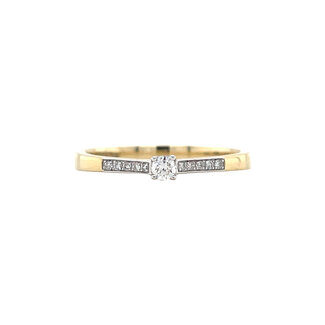 Gold ring with diamond