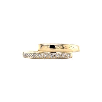 Gold ring with diamond