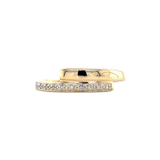 Goldener Ring mit Diamant