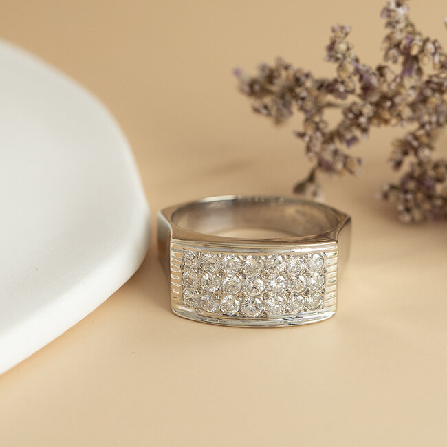 White gold ring with diamond 18 karat