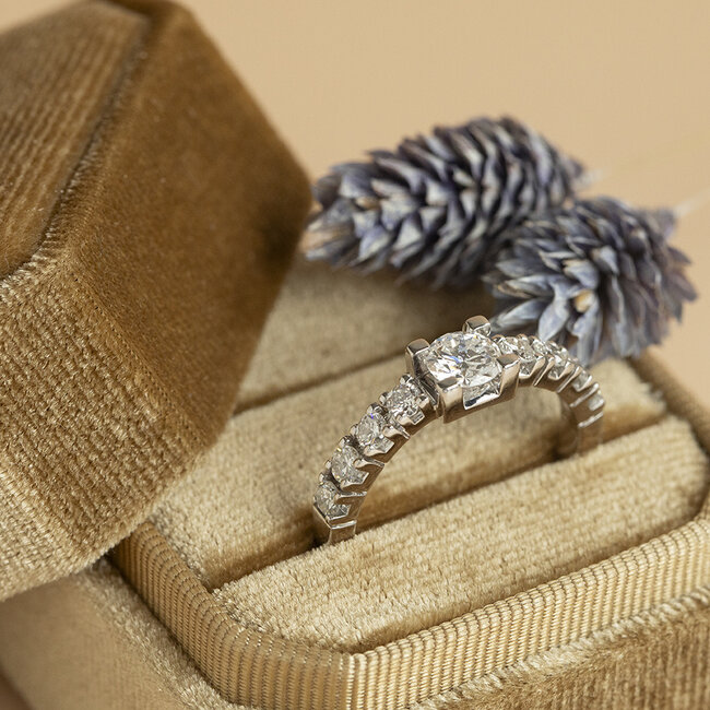 White gold ring with diamond 14 karat