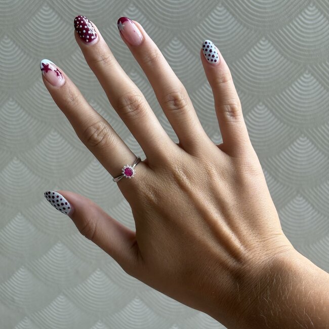 Witgouden entourage ring met robijn en diamant 14 krt