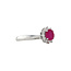 Witgouden entourage ring met robijn en diamant 14 krt
