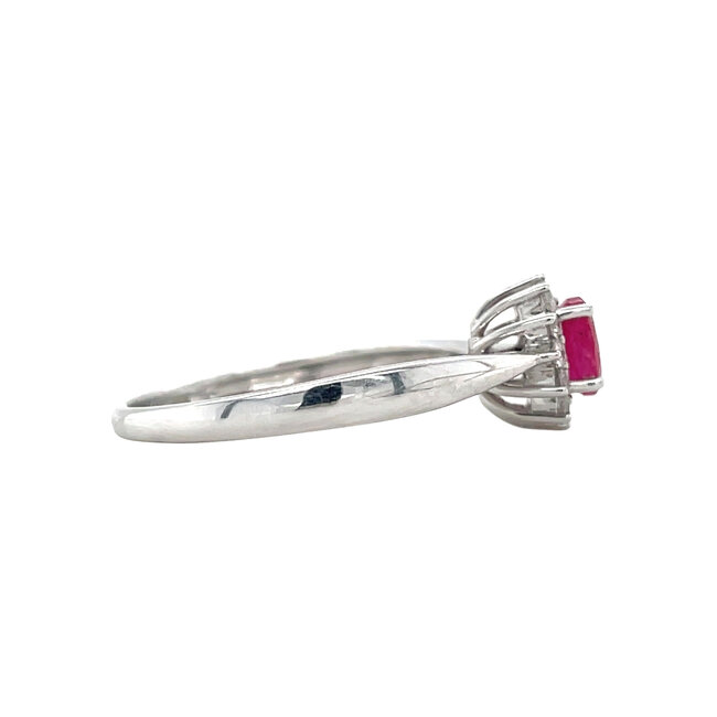 White gold entourage ring with ruby and diamond 14 kt