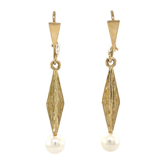 Gouden oorhangers met parel