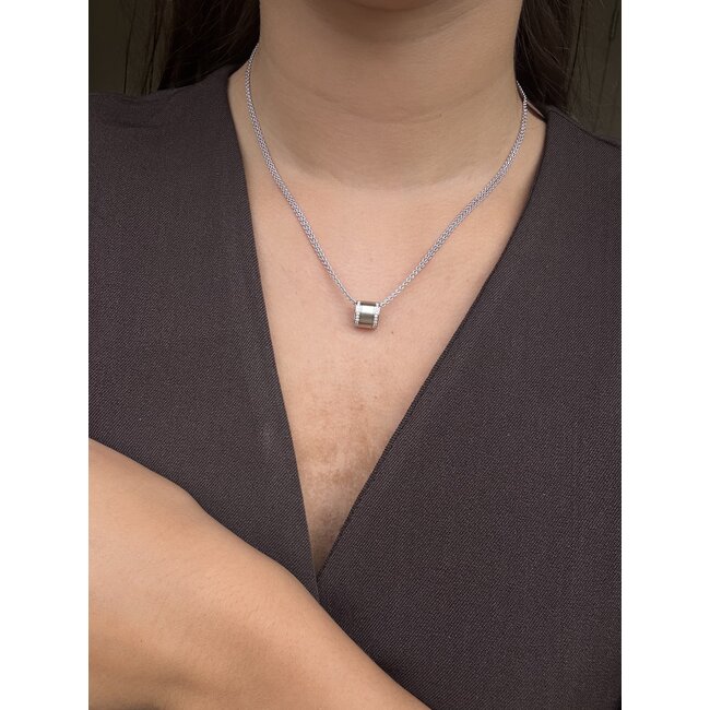 Witgouden collier met diamant hanger 42.5 cm 18 karaat