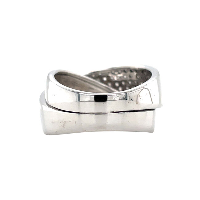 Weißgoldener Ring mit Diamant 18 Karat