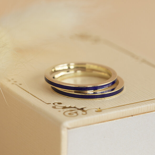 Gouden ring met blauw emaille 14 karaat