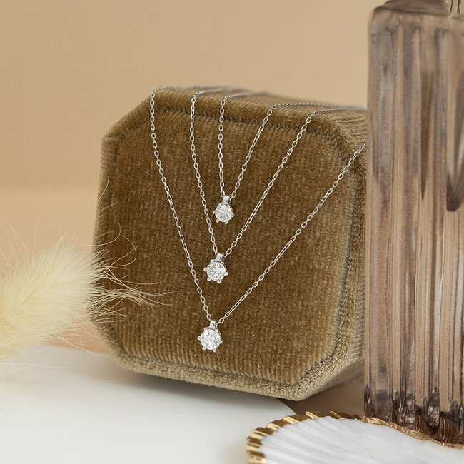 Witgouden solitair collier met diamant 14 krt