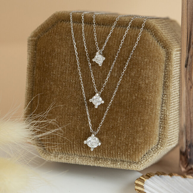 White-gold solitaire necklace with diamond 14 kt