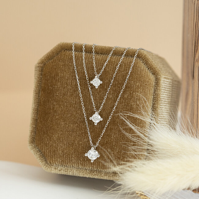 Weißgoldenes Solitär-Collier mit Diamant 14 kt