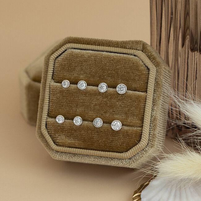 Weißgoldene Solitär-Ohrstecker 14 kt