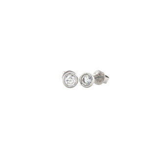 Witgouden solitair oorstekers met diamant 14 krt