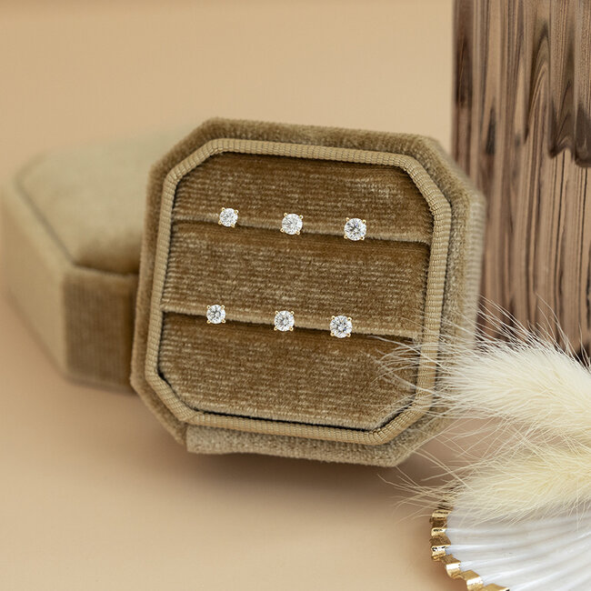 Gelbgoldene Solitär-Ohrstecker mit Diamant 14 kt