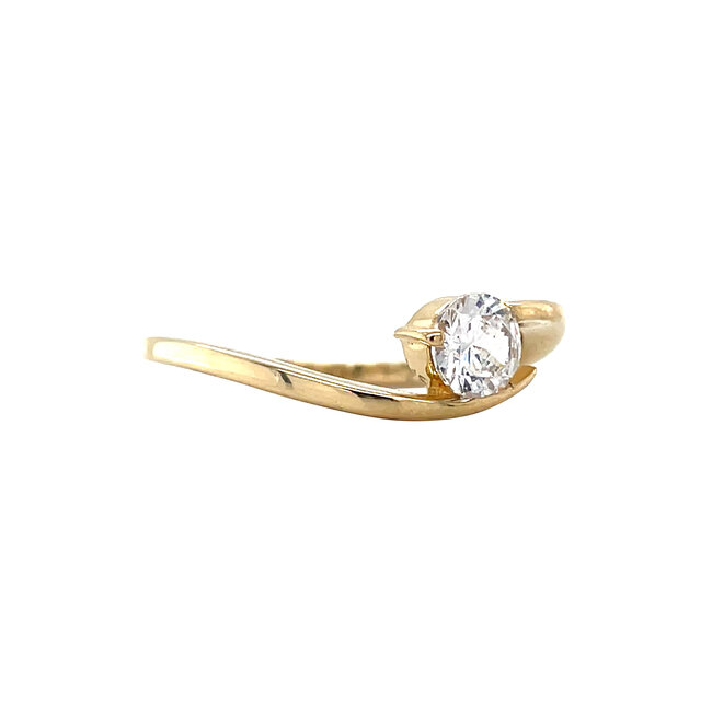 Gold hammered ring with zirconia 14 karat