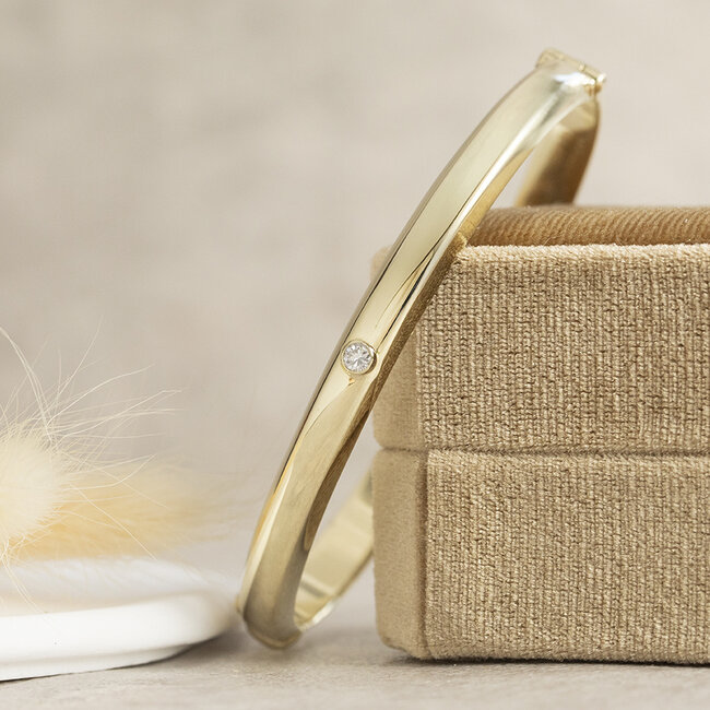 Goldener Armreif mit Diamant 14 Karat