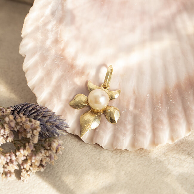 Gold pendant with pearl 14 karat