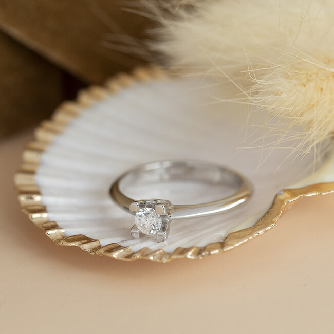 Witgouden solitair ring met diamant 18 karaat