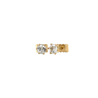 Gouden oorstekers diamant
