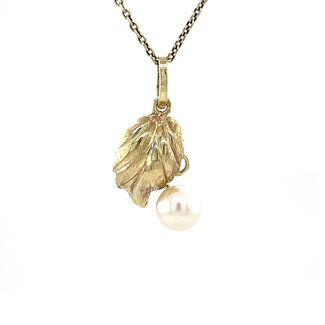Gold pendant pearl