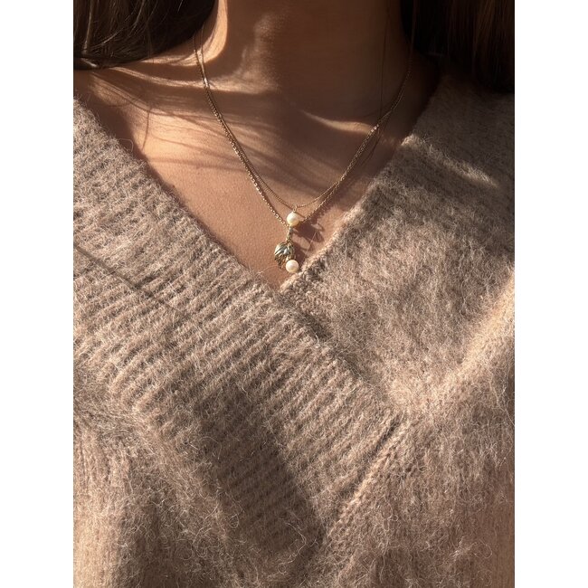 14 karat gold pendant with pearl