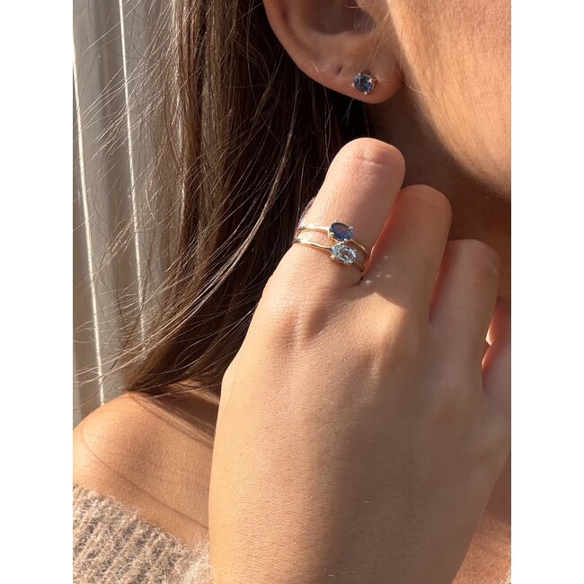 Gouden solitair oorstekers met saffier 14 karaat* nieuw