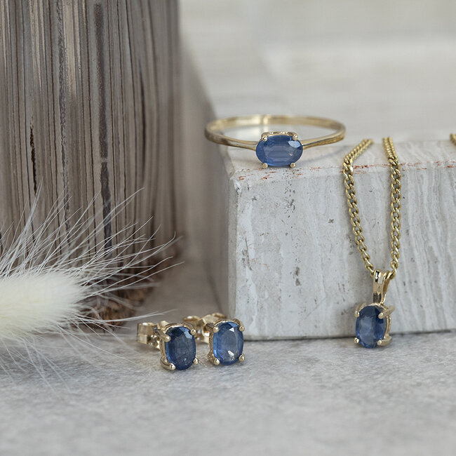 Goldener Solitärring mit Saphir 14 Karat* neu