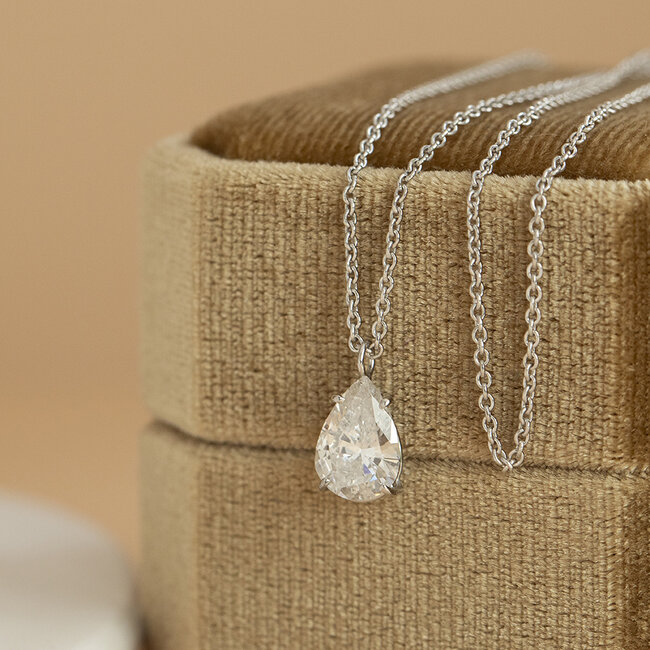 Witgouden collier met diamant hanger 14 karaat