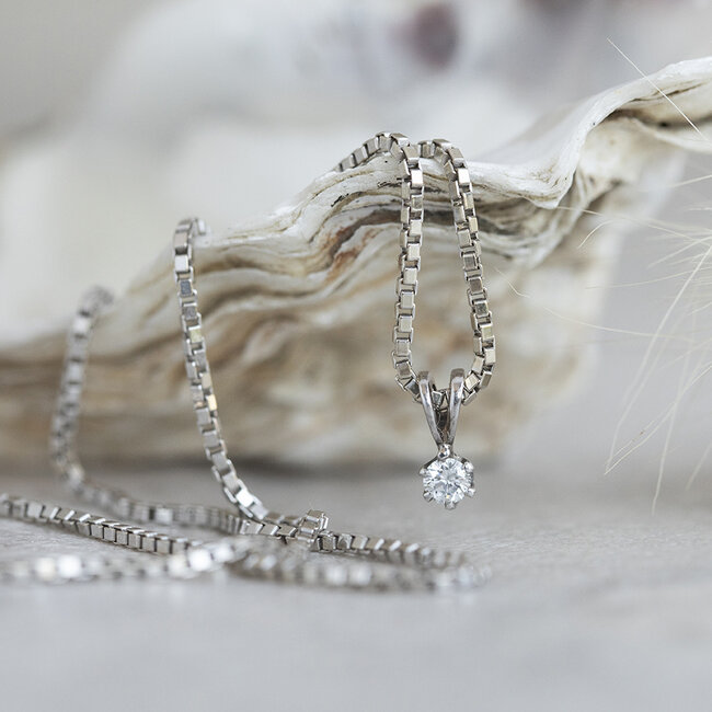 Weißgoldenes Collier mit Diamantanhänger 40,5 cm 14 Karat