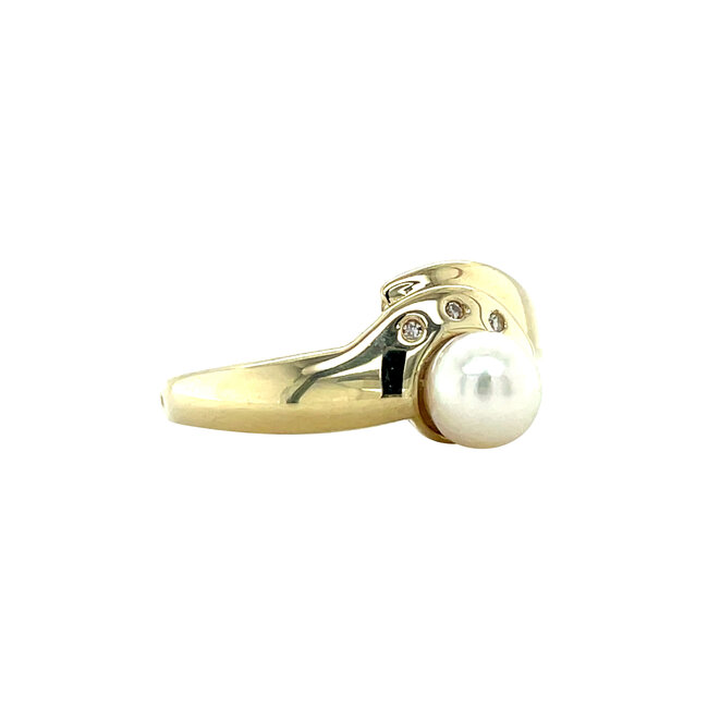 Gouden ring met parel en diamant 14 karaat