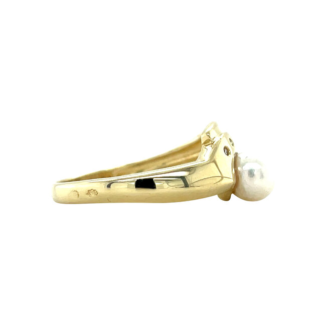 14 karat gold ring with pearl and diamond
