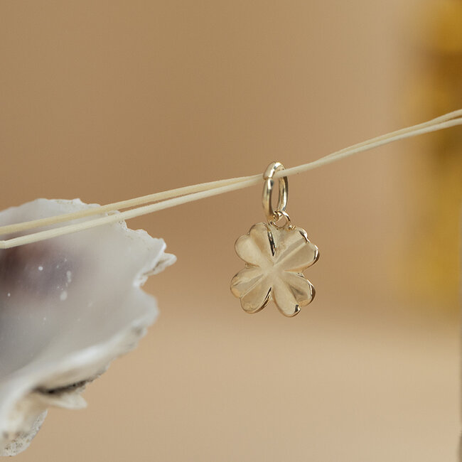 Goldenes vierblättriges Kleeblatt-Anhänger 14 Karat