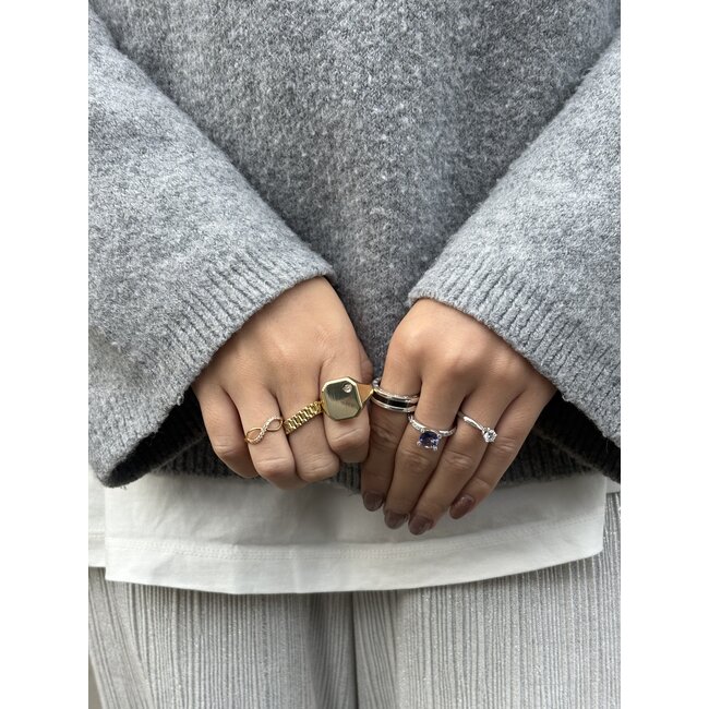 Gouden infinity ring met zirkonia 22 karaat