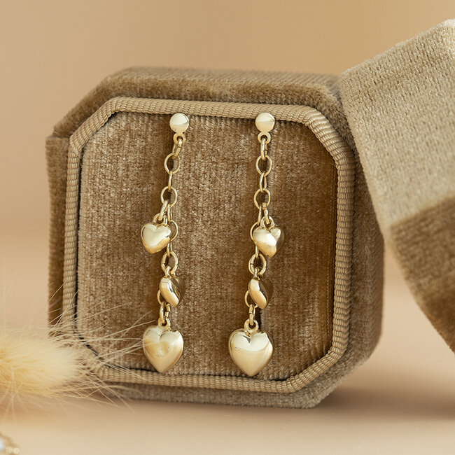 Gouden oorstekers met hangende hartjes 14 karaat