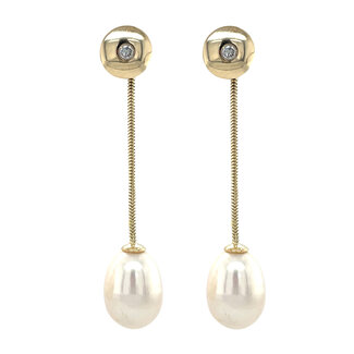 Goldene Ohrstecker mit Anhänger