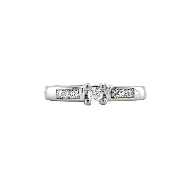 Weißgoldener Ring mit Diamant 14 Karat