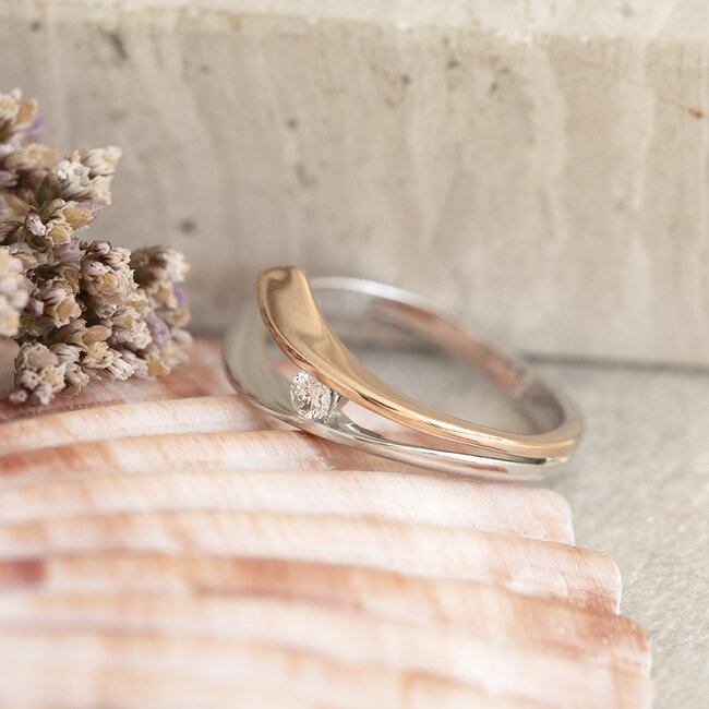 Weißgoldener Schlagring mit Diamant 14 Karat