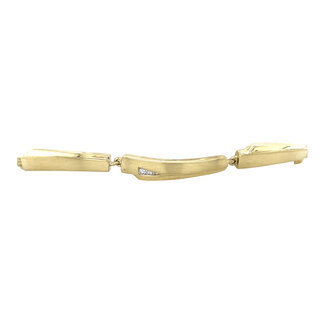 Gold bracelet with zirconia
